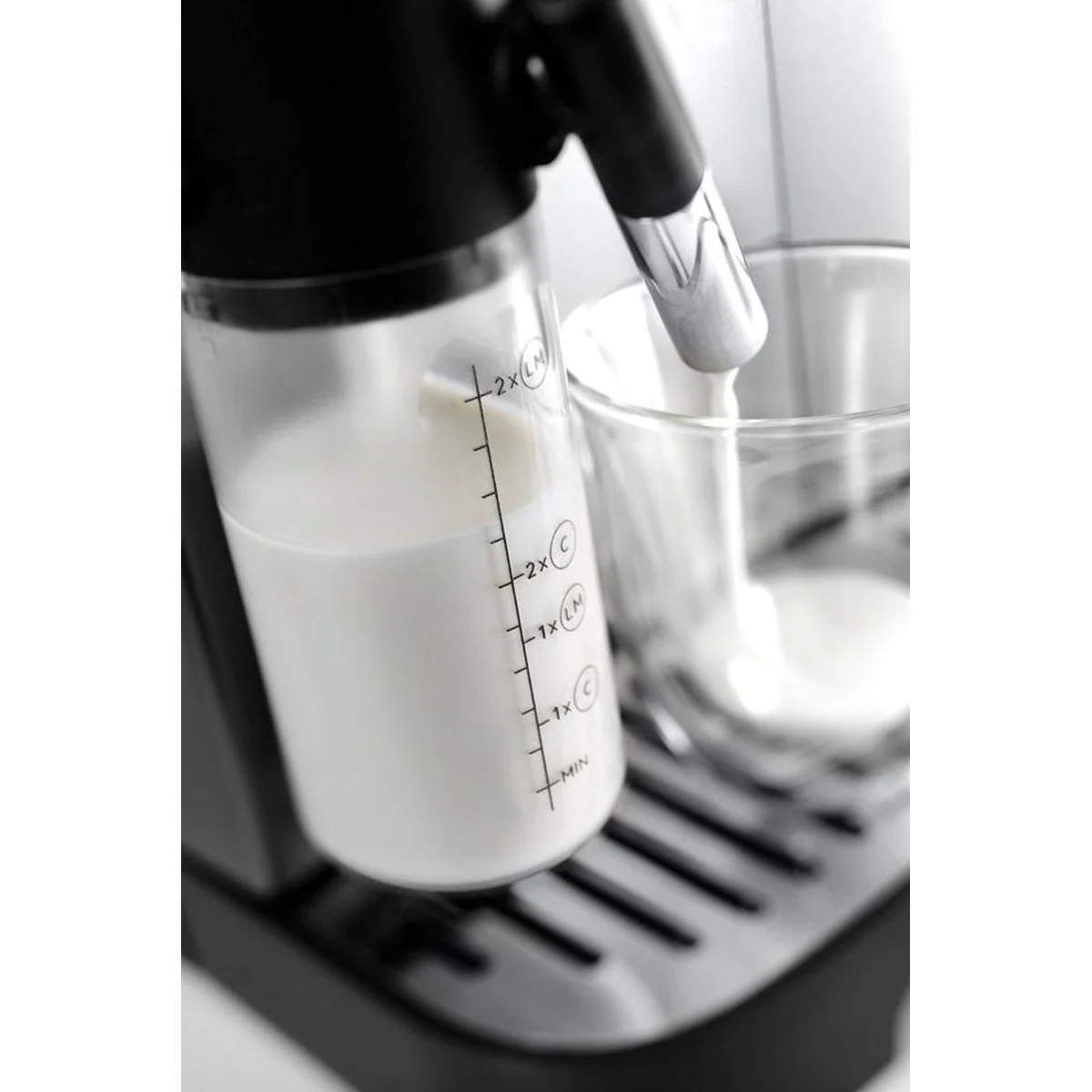 De'Longhi Magnifica Evo ECAM290.61.SB, 5 Kaffeerezepte, LatteCrema System, automatische Reinigung 3