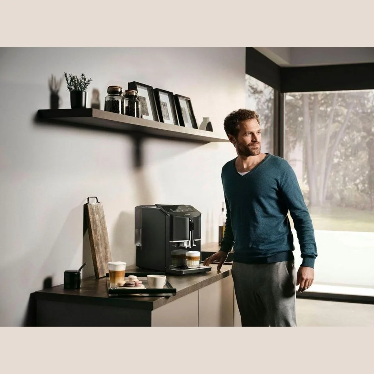 SIEMENS EQ.300 TF301E19 Kaffeevollautomat, OneTouch-Funktion, Keramikmahlwerk, beleuchtete Sensortasten 4